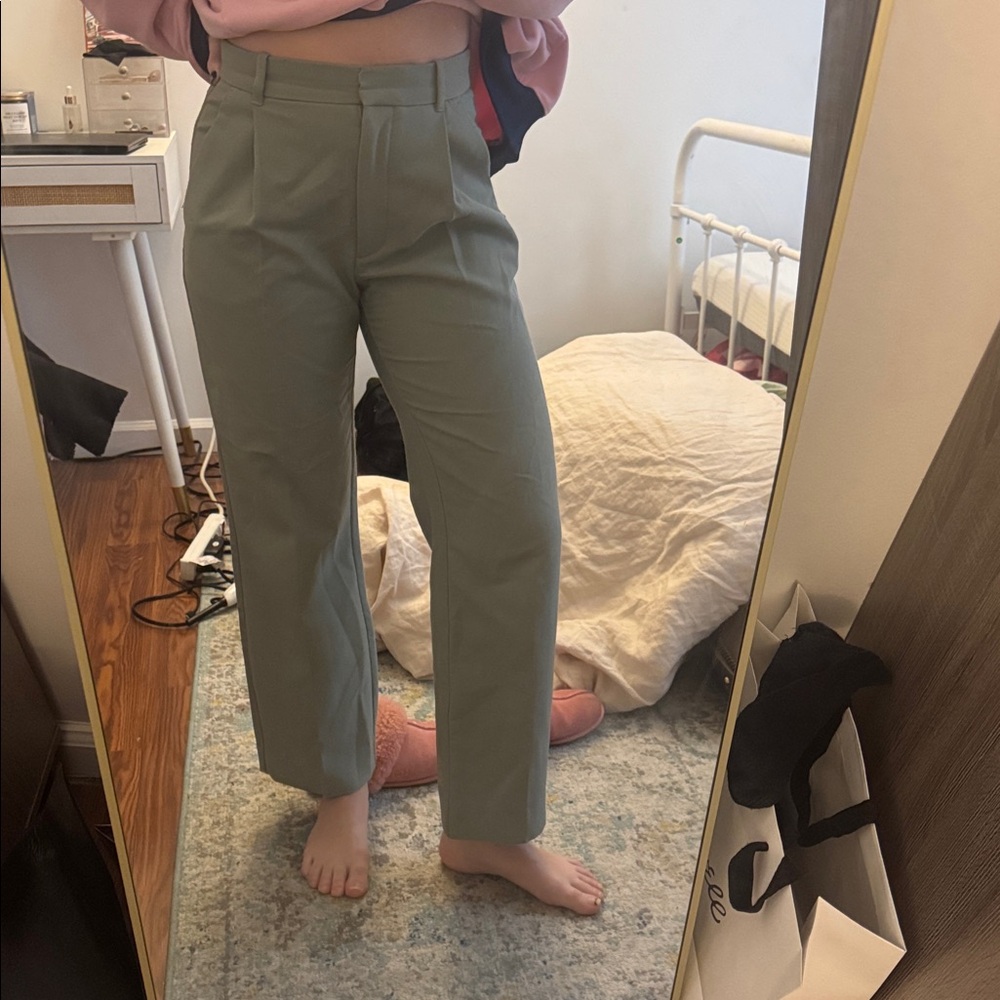 Abercrombie tailored relaxed straight pants in sage green - Picture 3 of 4